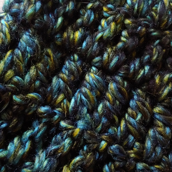 Beautiful Handmade Knitted Scarf - Picture 2 of 3